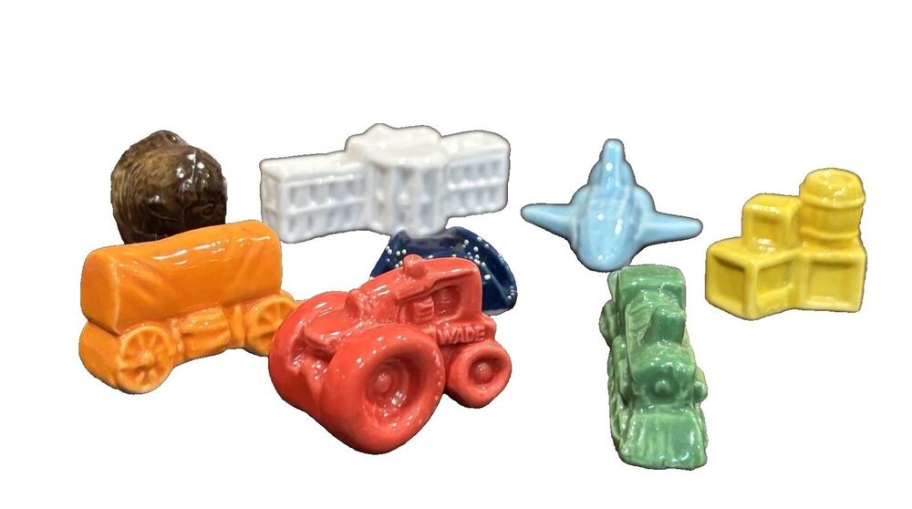 Wade Red Rose Tea American Heritage Series 8 of 10 Figurines Included